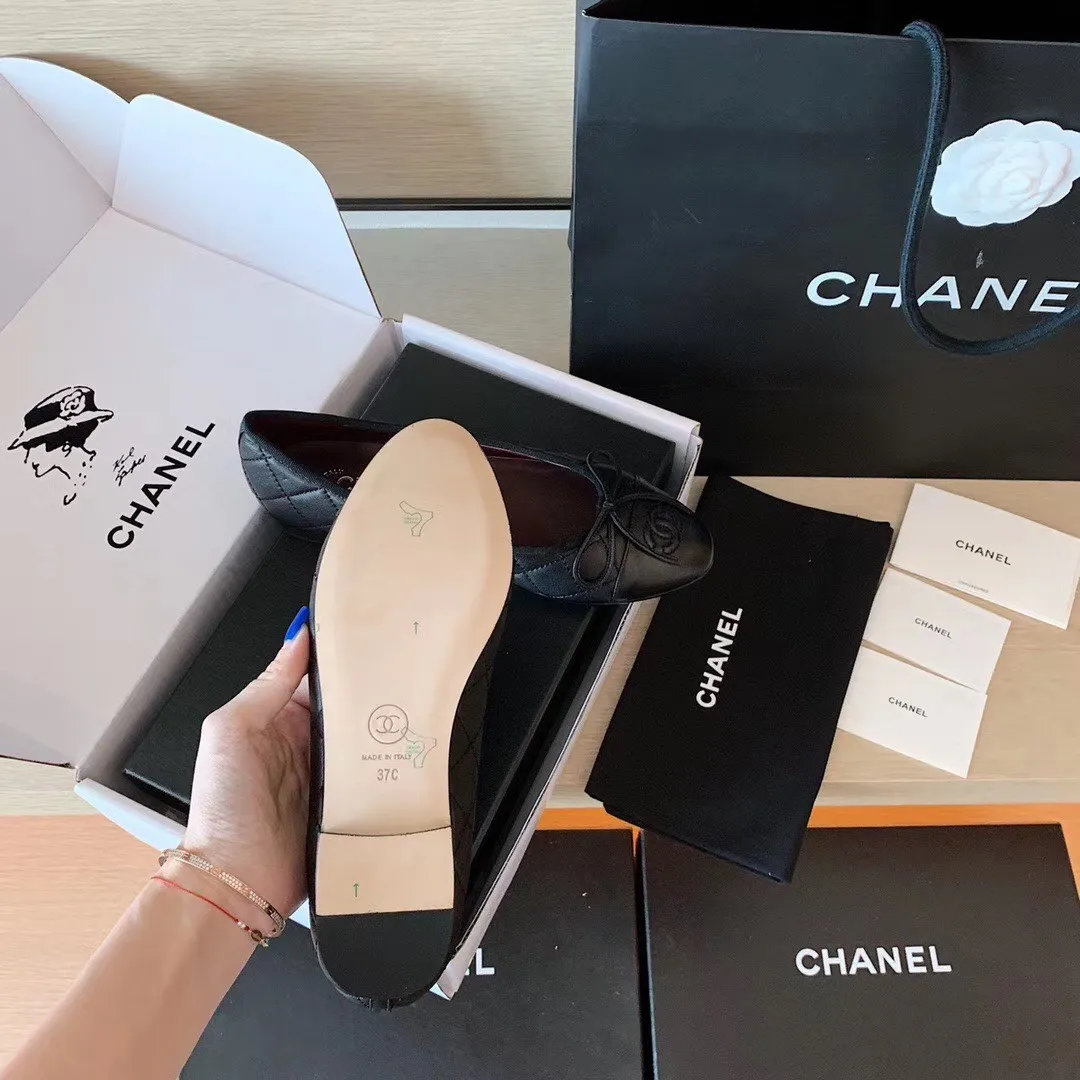 👟👟Ex-factory price 440👟👟Chanel Chanel⚠️Classic forever ballet shoes...the first few domestic versions, welcome to compare🆚🌟Material: The upper is made of imported sheepskin ✈️Mixed sheepskin lining ✈️Italian leather outsole🌟size: 34-40